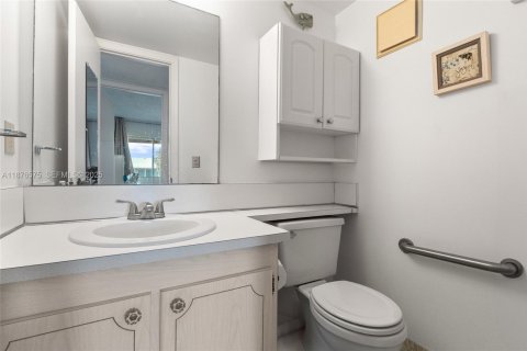 Снять в аренду кондоминиум в Дирфилд-Бич, Флорида 2 спальни, 76.18м2, № 2034171 - фото 15