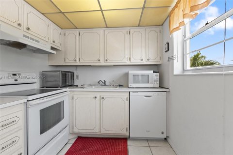 Снять в аренду кондоминиум в Дирфилд-Бич, Флорида 2 спальни, 76.18м2, № 2034171 - фото 6