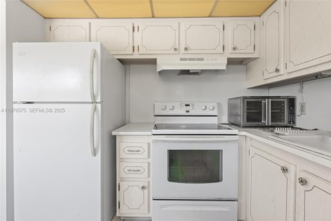 Снять в аренду кондоминиум в Дирфилд-Бич, Флорида 2 спальни, 76.18м2, № 2034171 - фото 16