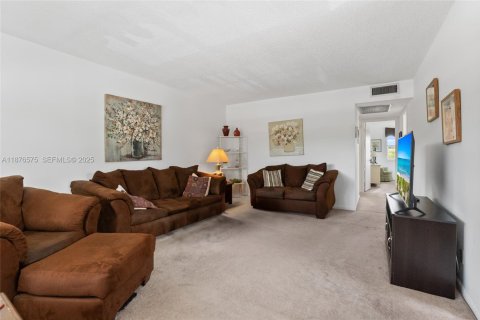 Снять в аренду кондоминиум в Дирфилд-Бич, Флорида 2 спальни, 76.18м2, № 2034171 - фото 18