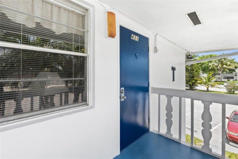 Снять в аренду кондоминиум в Дирфилд-Бич, Флорида 2 спальни, 76.18м2, № 2034171 - фото 2