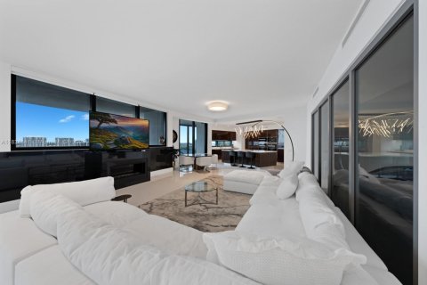 Condominio en venta en Sunny Isles Beach, Florida, 3 dormitorios, 294.59 m2 № 1823696 - foto 2