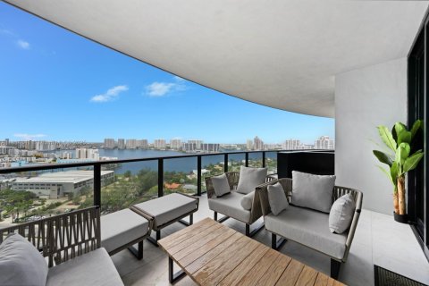 Condominio en venta en Sunny Isles Beach, Florida, 3 dormitorios, 294.59 m2 № 1823696 - foto 14