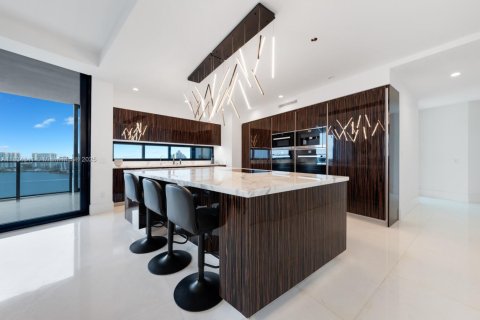 Condominio en venta en Sunny Isles Beach, Florida, 3 dormitorios, 294.59 m2 № 1823696 - foto 9
