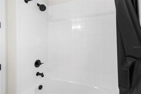 Villa ou maison à vendre à DeLand, Floride: 4 chambres, 192.77 m2 № 1771588 - photo 16