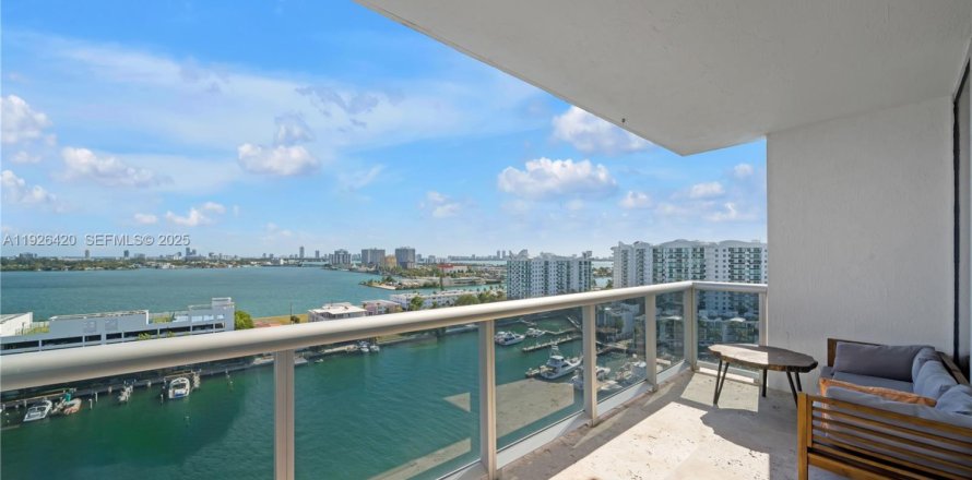 Кондоминиум с 3 спальнями в Норт-Бей-Виллидж, Флорида № 1985908