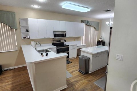 Купить виллу или дом в Пемброк-Пайнс, Флорида 3 комнаты, 302.86м2, № 2086045 - фото 3