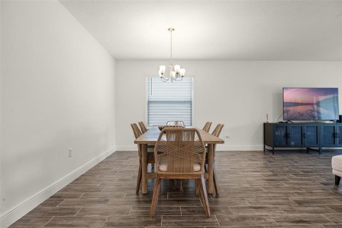 House in Davenport, Florida 4 bedrooms, 202.71 sq.m. № 1813539 - photo 12