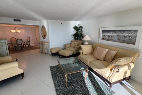 Condo in Longboat Key, Florida, 2 bedrooms  № 2143794 - photo 9
