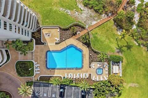 Condo in Longboat Key, Florida, 2 bedrooms  № 2143794 - photo 25