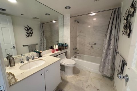 Condo in Longboat Key, Florida, 2 bedrooms  № 2143794 - photo 16