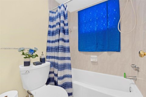 Condo in Lauderdale Lakes, Florida, 1 bedroom  № 1800856 - photo 7