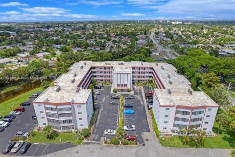 Condo in Lauderdale Lakes, Florida, 1 bedroom  № 1800856 - photo 2