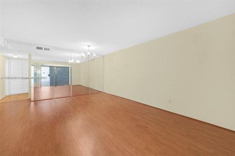Condo in Lauderdale Lakes, Florida, 1 bedroom  № 1800856 - photo 15