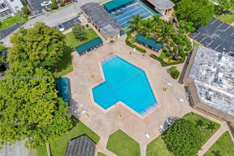 Condo in Lauderdale Lakes, Florida, 1 bedroom  № 1800856 - photo 4