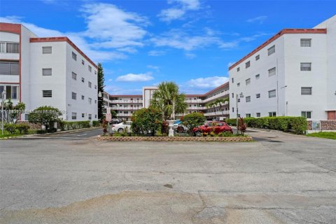Condo in Lauderdale Lakes, Florida, 1 bedroom  № 1800856 - photo 3