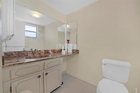 Condo in Lauderdale Lakes, Florida, 1 bedroom  № 1800856 - photo 9