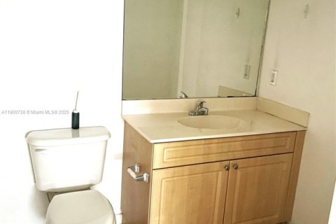 Condo in Miami, Florida, 2 bedrooms  № 1951648 - photo 3