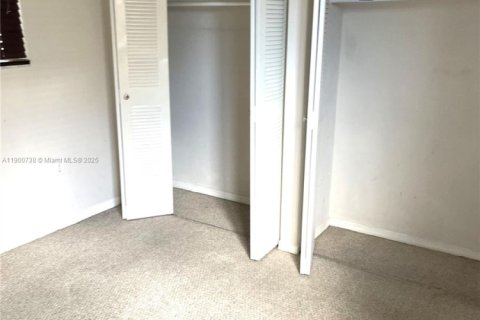 Condo in Miami, Florida, 2 bedrooms  № 1951648 - photo 8