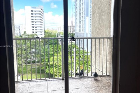 Condo in Miami, Florida, 2 bedrooms  № 1951648 - photo 7