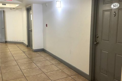 Condo in Miami, Florida, 2 bedrooms  № 1951648 - photo 16