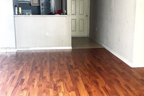 Condo in Miami, Florida, 2 bedrooms  № 1951648 - photo 11