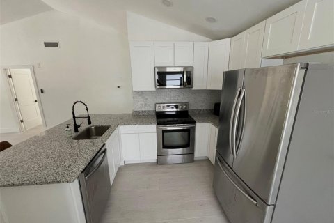 Casa en venta en Tampa, Florida, 4 dormitorios, 131.27 m2 № 2230235 - foto 6