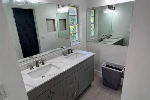 Casa en venta en Tampa, Florida, 4 dormitorios, 131.27 m2 № 2230235 - foto 9