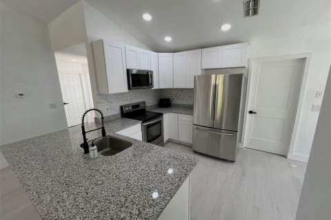 Casa en venta en Tampa, Florida, 4 dormitorios, 131.27 m2 № 2230235 - foto 3