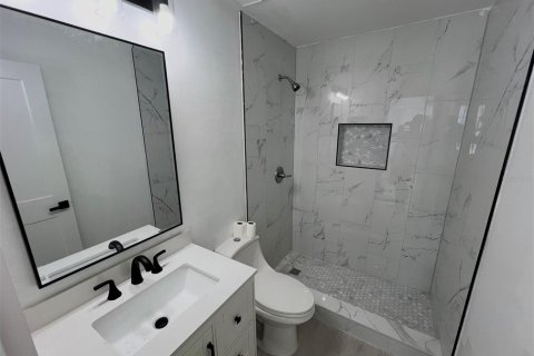 Casa en venta en Tampa, Florida, 4 dormitorios, 131.27 m2 № 2230235 - foto 8