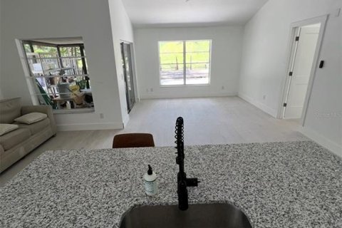 Casa en venta en Tampa, Florida, 4 dormitorios, 131.27 m2 № 2230235 - foto 5