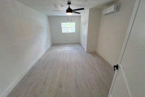 Casa en venta en Tampa, Florida, 4 dormitorios, 131.27 m2 № 2230235 - foto 14