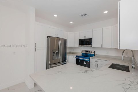 Villa ou maison à vendre à Dania Beach, Floride: 4 chambres № 2243266 - photo 9