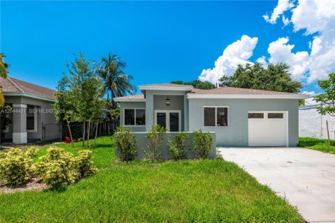 Villa ou maison à vendre à Dania Beach, Floride: 4 chambres № 2243266 - photo 2