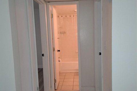 Купить кондоминиум в Форт-Лодердейл, Флорида 3 комнаты, 74.32м2, № 2252481 - фото 30