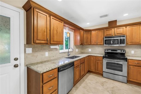 House in Saint Petersburg, Florida 3 bedrooms, 194.35 sq.m. № 1904932 - photo 24