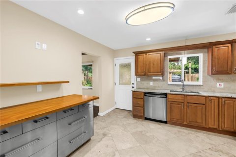House in Saint Petersburg, Florida 3 bedrooms, 194.35 sq.m. № 1904932 - photo 23