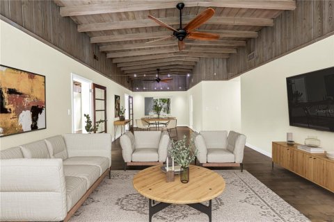 House in Saint Petersburg, Florida 3 bedrooms, 194.35 sq.m. № 1904932 - photo 6