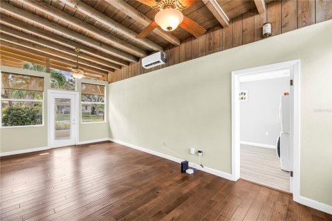 House in Saint Petersburg, Florida 3 bedrooms, 194.35 sq.m. № 1904932 - photo 25