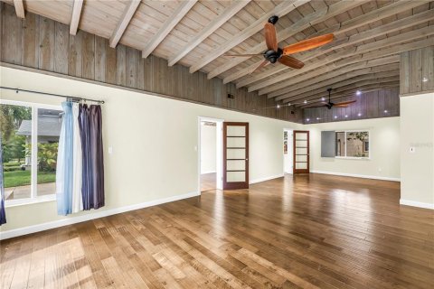 House in Saint Petersburg, Florida 3 bedrooms, 194.35 sq.m. № 1904932 - photo 4