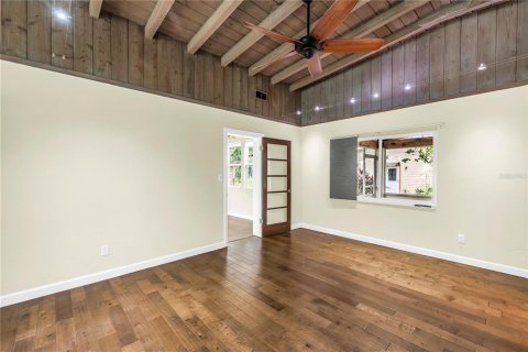 House in Saint Petersburg, Florida 3 bedrooms, 194.35 sq.m. № 1904932 - photo 13