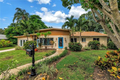 House in Saint Petersburg, Florida 3 bedrooms, 194.35 sq.m. № 1904932 - photo 2