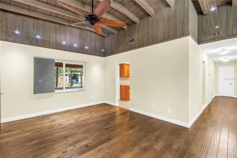House in Saint Petersburg, Florida 3 bedrooms, 194.35 sq.m. № 1904932 - photo 15