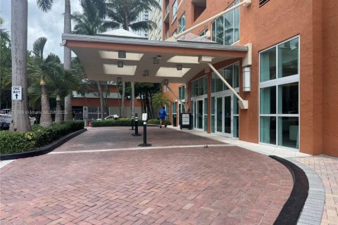 Condo in Miami, Florida, 1 bedroom  № 1921786 - photo 8
