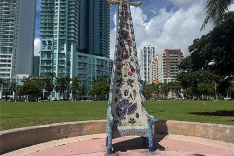 Condo in Miami, Florida, 1 bedroom  № 1921786 - photo 5