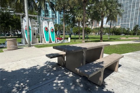 Condo in Miami, Florida, 1 bedroom  № 1921786 - photo 3
