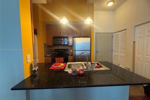 Condo in Miami, Florida, 1 bedroom  № 1921786 - photo 10