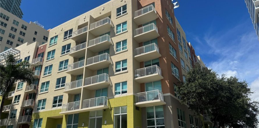 Condo in Miami, Florida, 1 bedroom № 1921786