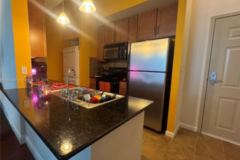 Condo in Miami, Florida, 1 bedroom  № 1921786 - photo 12