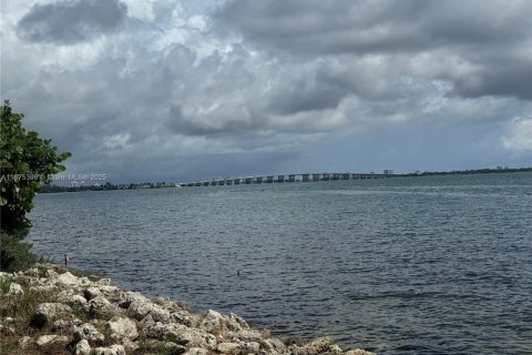 Condo in Miami, Florida, 1 bedroom  № 1921786 - photo 6